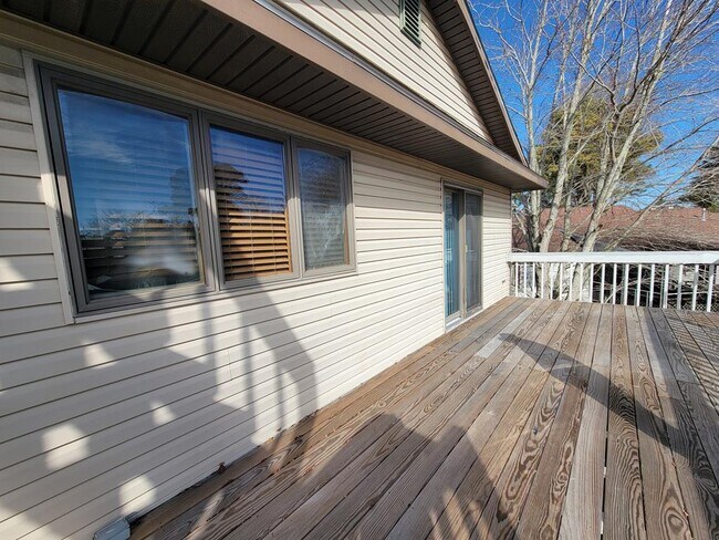 Building Photo - 33 Brooklyn Ave