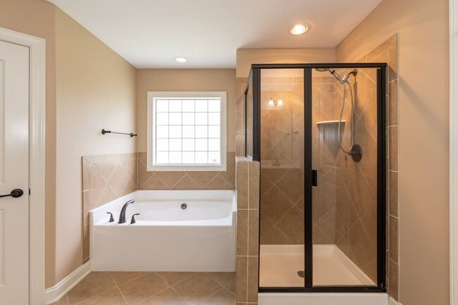 Building Photo - Lovely Large Family Home in Fuquay!