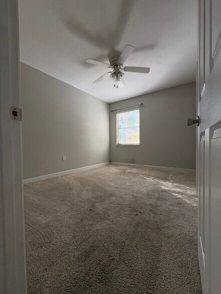 Guest room - 108 Alameda Ct