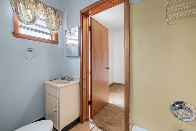 Building Photo - 1115 1/2 Church Avenue Unit