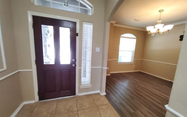 Building Photo - 25047 Lenora Dr