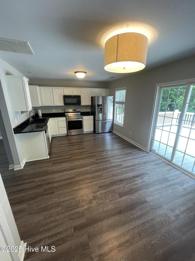 Building Photo - 146 Broadleaf Dr