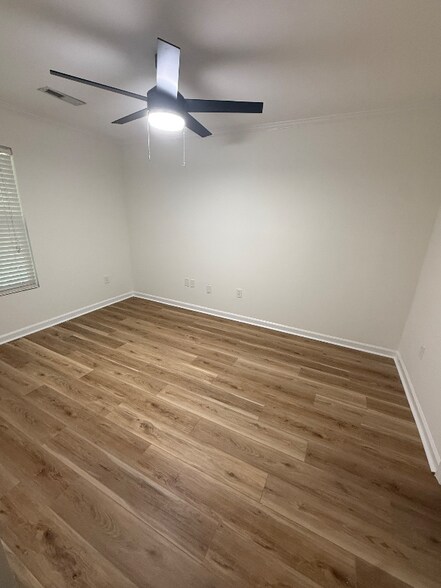 Building Photo - 341 W Coleman Blvd