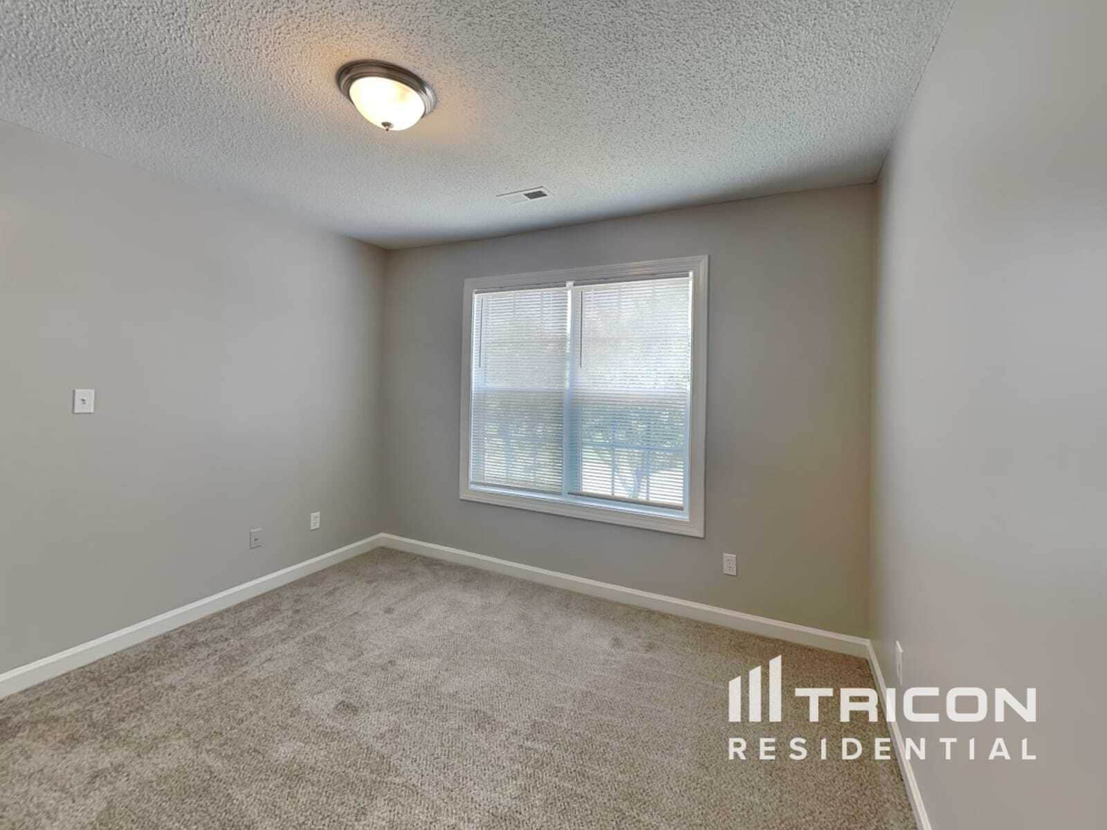 Building Photo - 2829 Rosemeade Dr