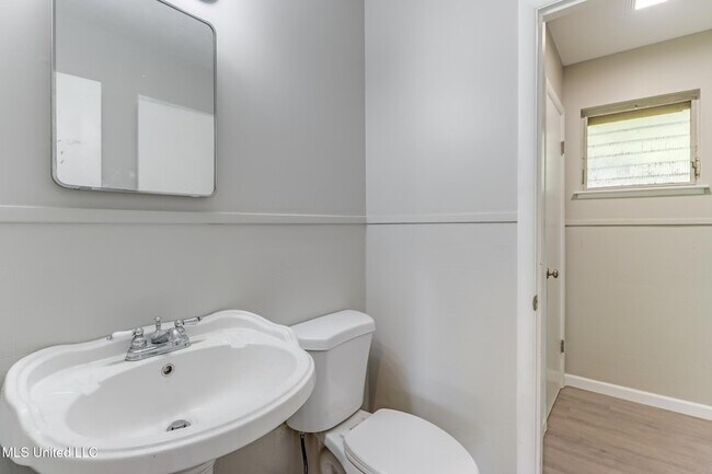 Building Photo - 1003 Wilson Dr