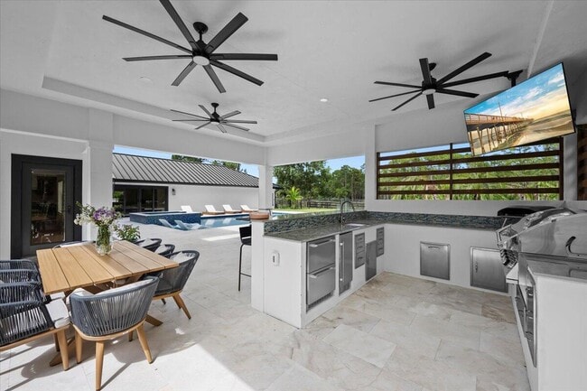 Building Photo - 13849 Deer Creek Dr