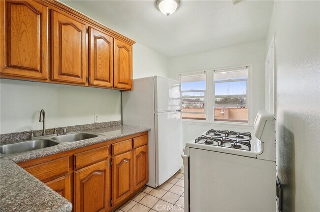 Building Photo - 122 W 110th St