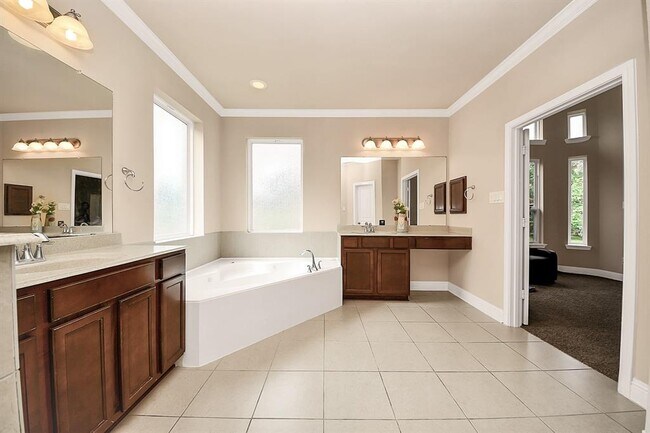 Building Photo - 22719 Shieldhall Ln