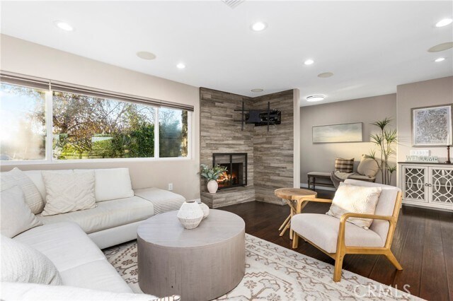 Building Photo - 1377 Hazelwood Pl