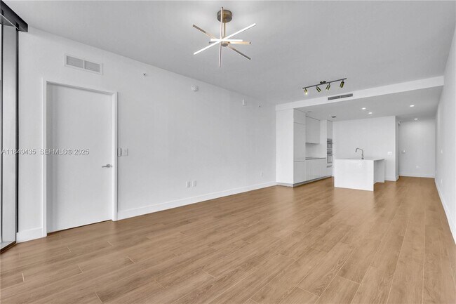 Building Photo - 700 NE 24th St