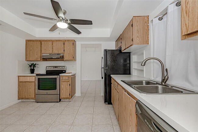 Building Photo - 2831 NW 51st Terrace