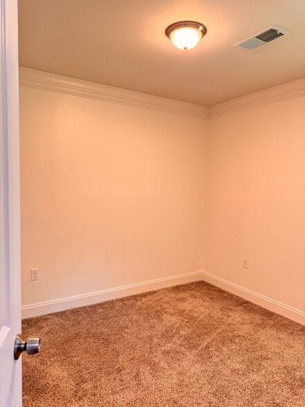 Building Photo - 4452 Elderwood Dr