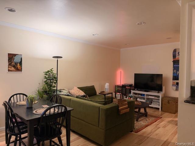 Building Photo - 425 Shore Rd