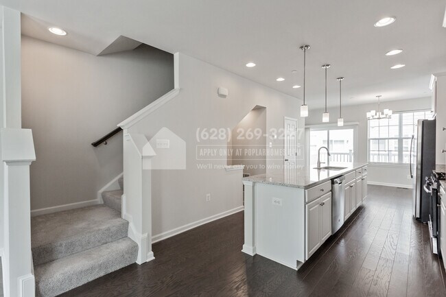 Building Photo - 7113 Rowlock Aly