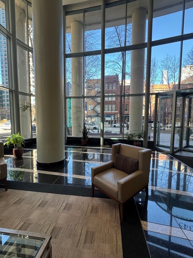 Building Photo - 345 N La Salle Dr