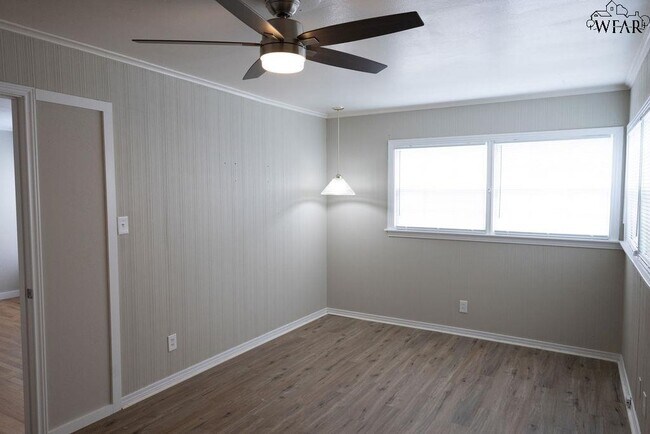 Building Photo - 3303 Sherwood Ln