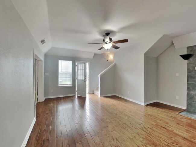 Building Photo - Coming Soon! 4BR/3BA | Updated Single Family Home | Fenced  yard | In Grand Prairie!