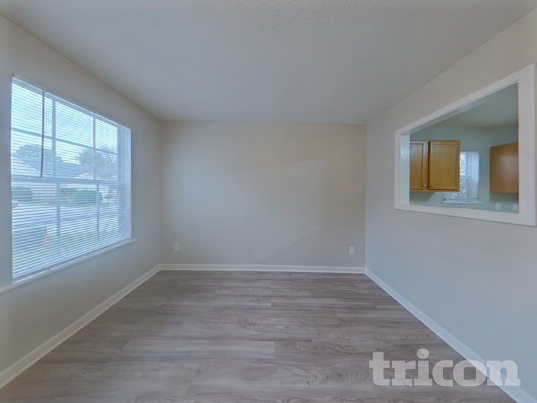 Building Photo - 2048 Lake Carolina Dr