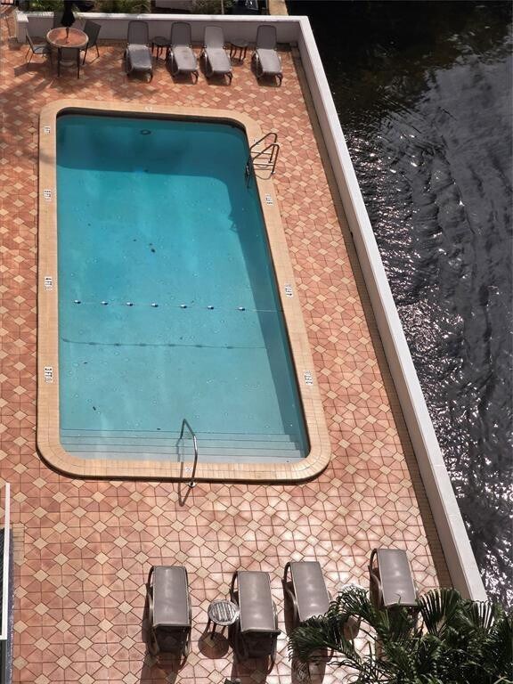 Building Photo - 1401 N Riverside Dr