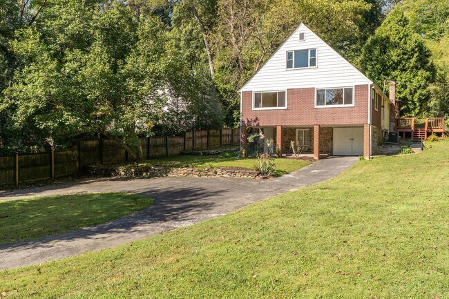 Building Photo - 6221 Walhonding Rd