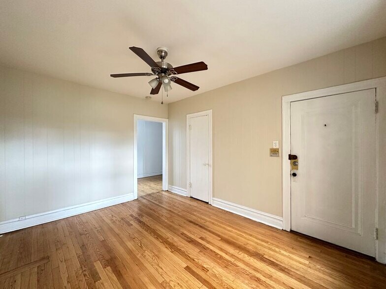 Building Photo - 4409 N Kenneth Ave