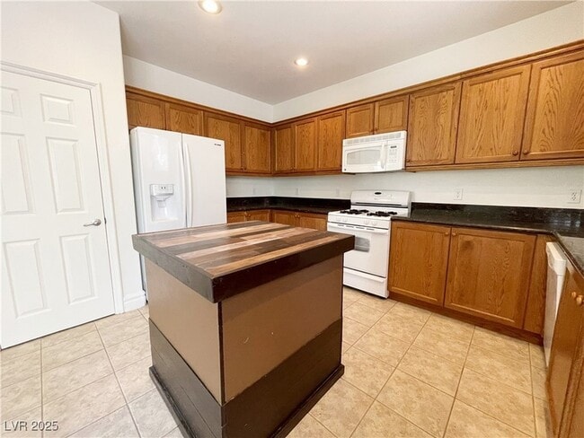 Building Photo - 9748 Waukegan Ave