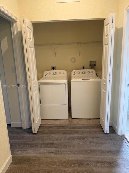 Building Photo - 144 NE 37th Terrace