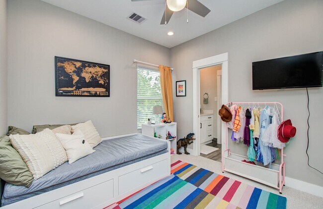 Building Photo - 1221 W Tidwell Rd