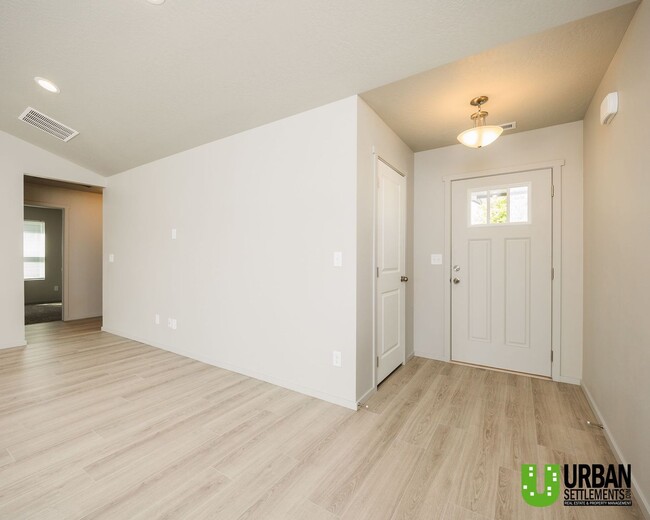 Building Photo - New construction: 3 bedrooms, 2 bathrooms ...