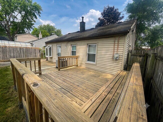 Building Photo - Charming 2 BEDROOM IN FERNDALE