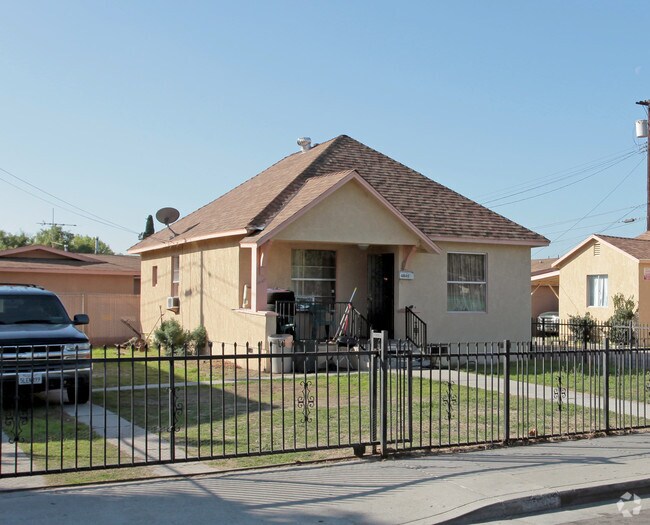 Primary Photo - 4840 Elizabeth St