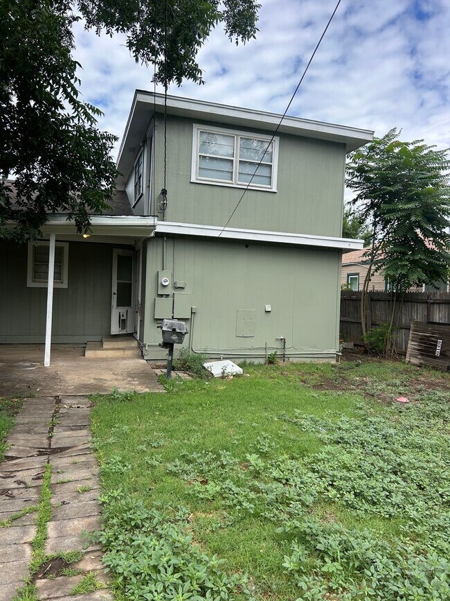 Building Photo - 2 story home
