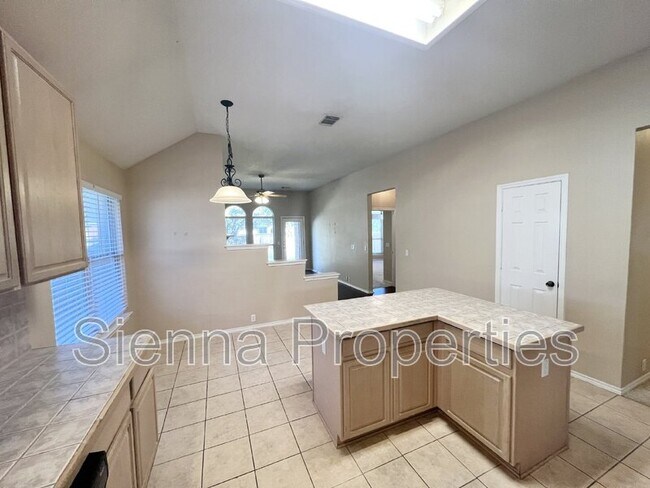 Building Photo - 11108 Visa Rose Dr