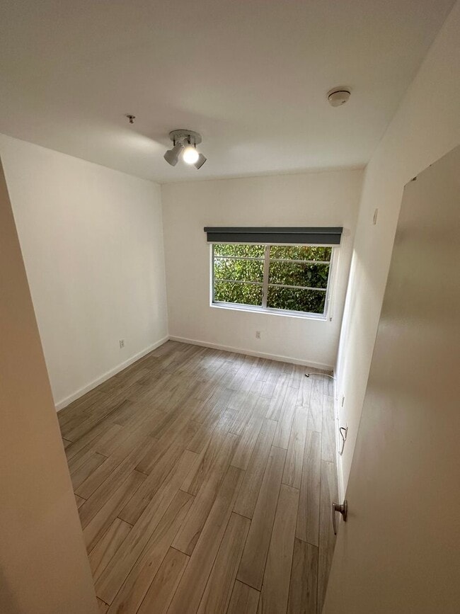 Building Photo - BRAND NEW 1BD APT IN THE HEART OF ART DECO