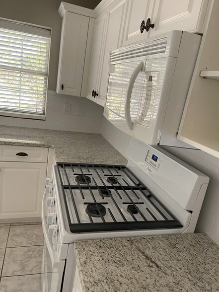 Building Photo - 3790 Oak Park Dr