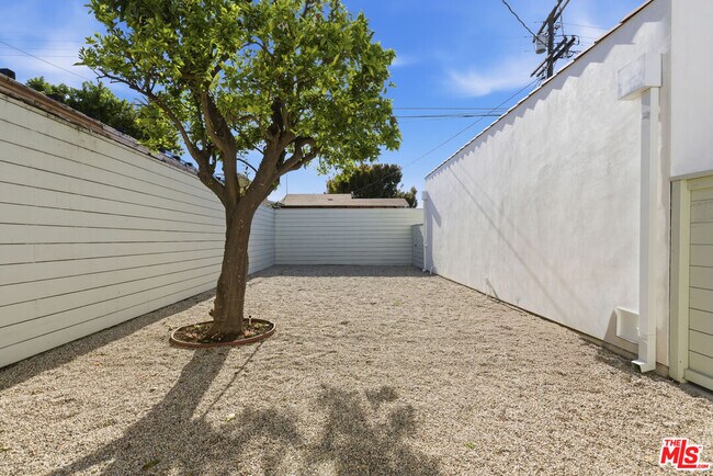 Building Photo - 6743 Arlington Ave