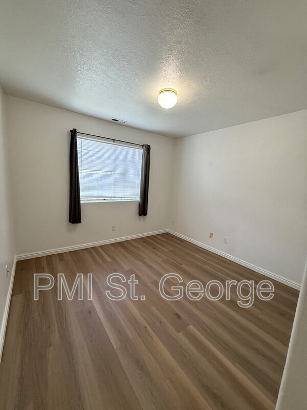 Building Photo - 2605 E 700 N