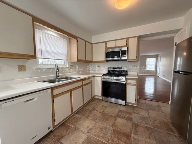 Building Photo - 2131 Aberdeen Ct