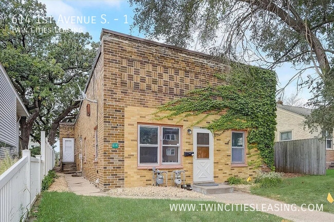 Building Photo - 614 1st Ave S