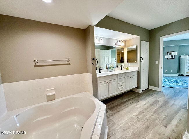 Building Photo - 4670 Links Village Dr