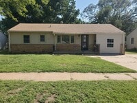Building Photo - Single family home Recently renovated, mov...