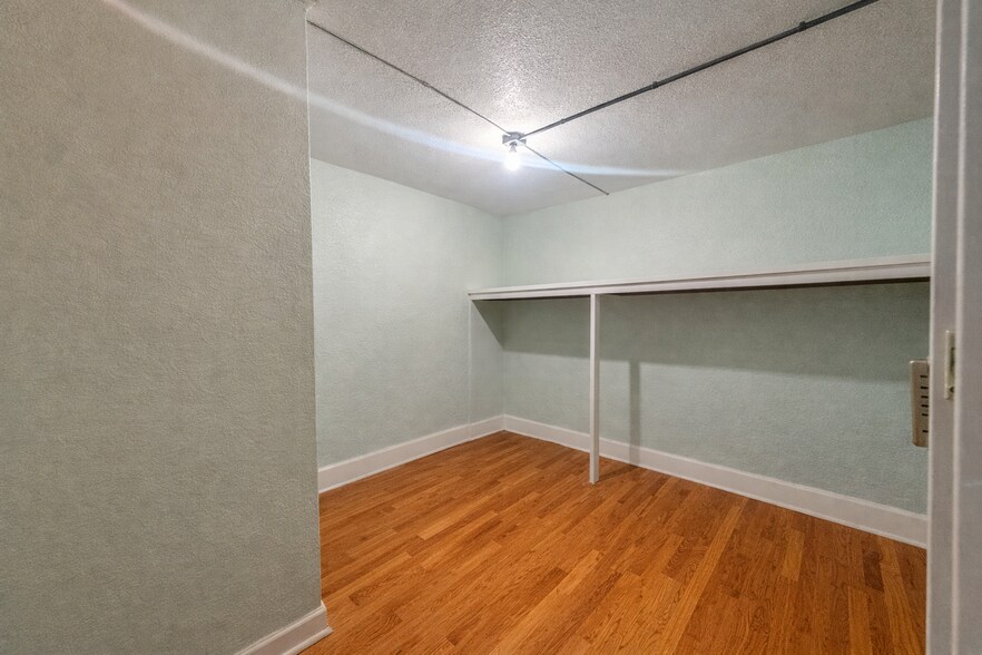 Building Photo - 745 E Home Ave