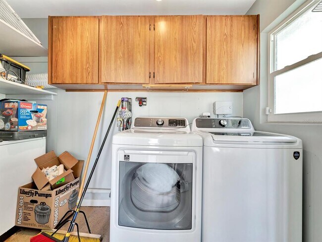 Building Photo - 3204 S Maritana Dr