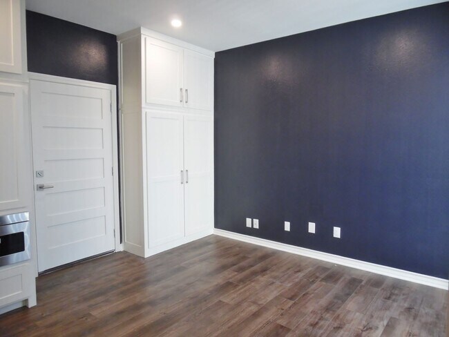 Building Photo - 4715 Lafayette Ave