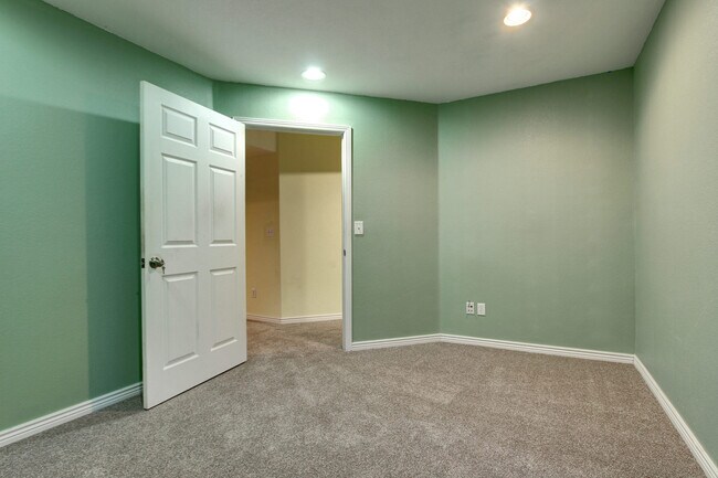 Building Photo - The Meadows of Castle Rock Ranch home w/finished basement & Mountain Views.