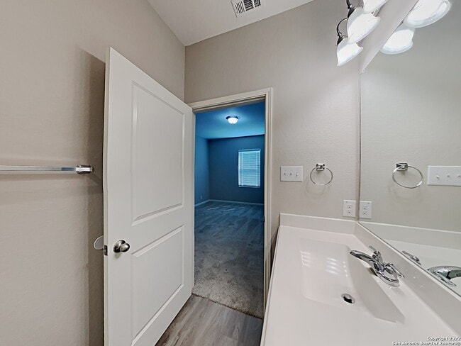 Building Photo - 4950 Hallies Gdn