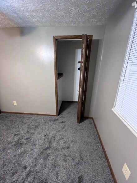 Building Photo - 1219 Hilltop Dr