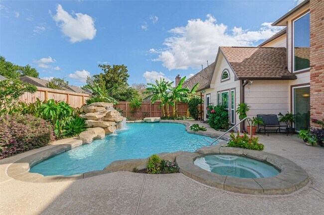 Building Photo - 1319 Hannington Dr