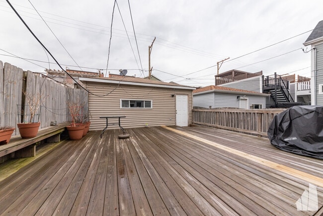 Building Photo - 2428 W Carmen Ave