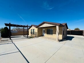 Building Photo - 620 E Main St